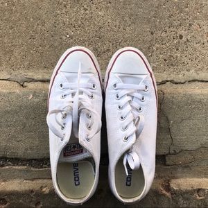 Low top white Converse Chuck Taylor men 6 women 8